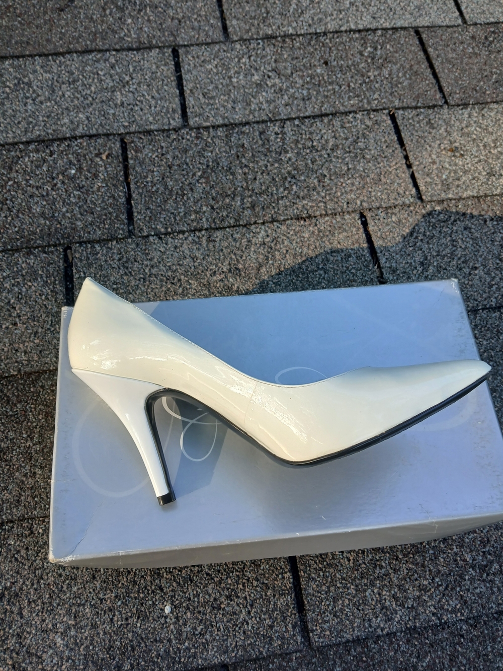 Jessica Simpson Glossy White Pointed-Toe Mid Heel Pump